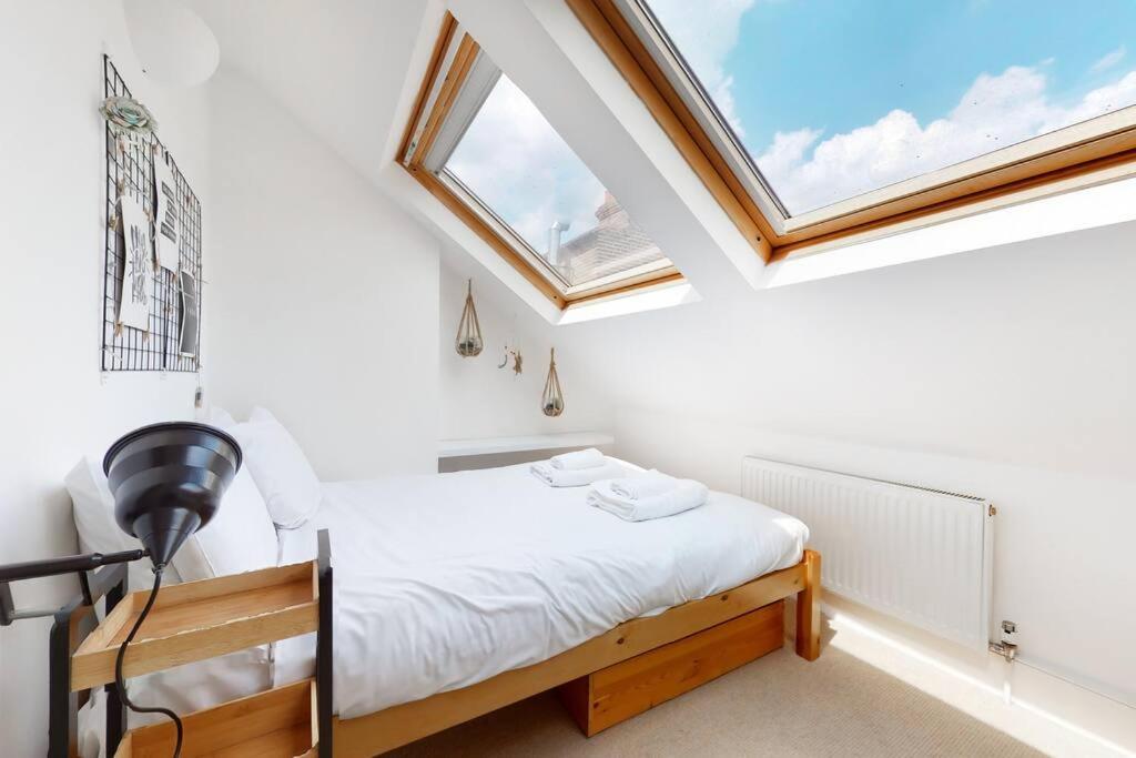 Superb 2 Bed Flat Next To Clapham South Station Londra